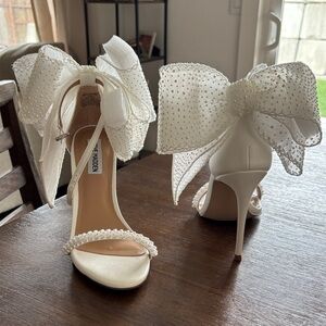 Steve Madden White Pearl Bow Heels